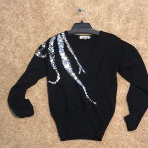 Beautiful and fitted top size medium .